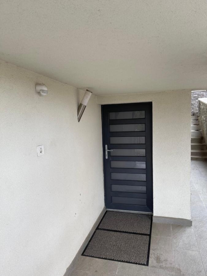 Malibu Apartman Miskolc Buitenkant foto