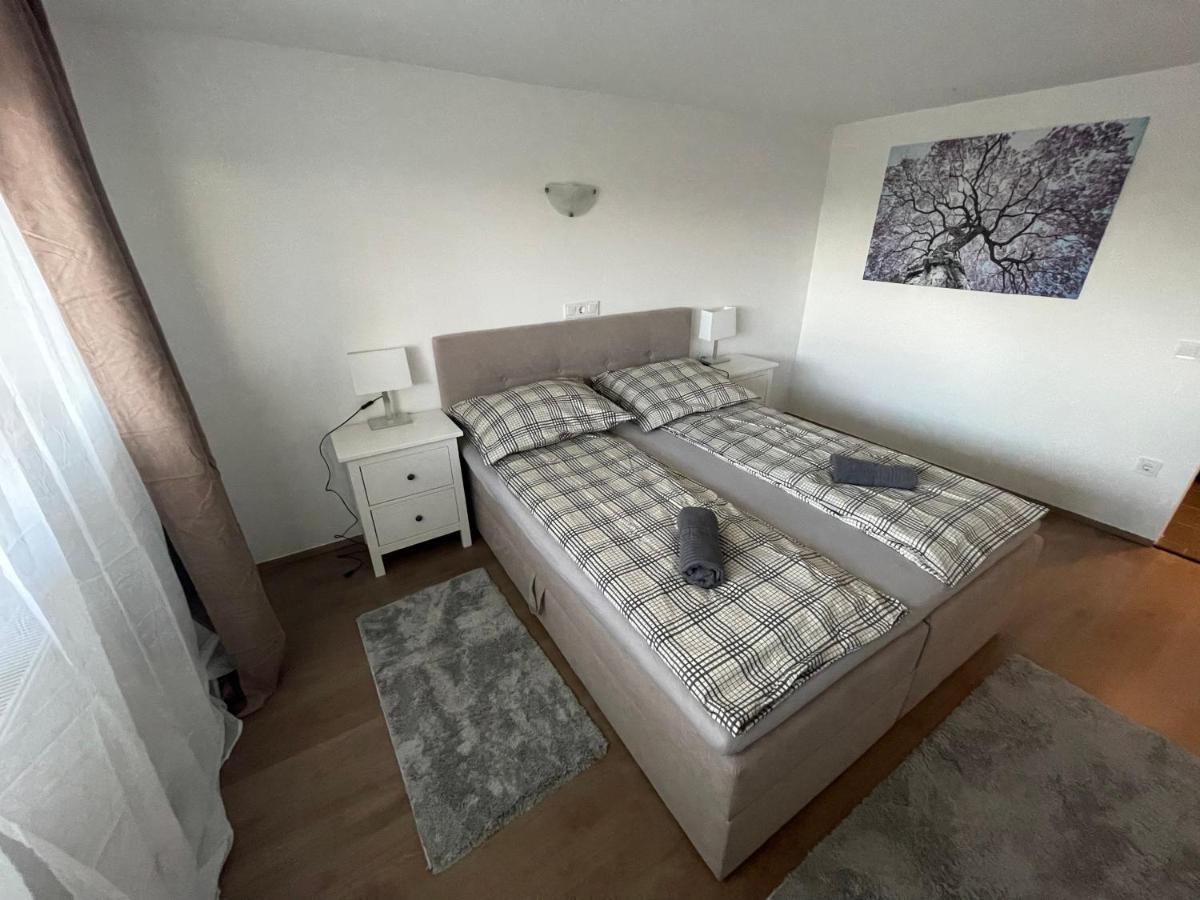 Malibu Apartman Miskolc Buitenkant foto