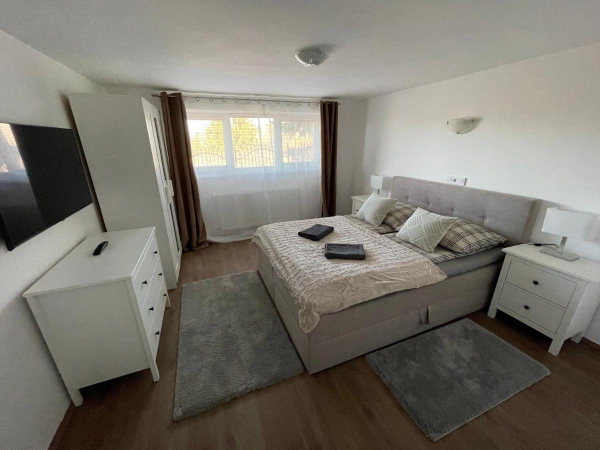 Malibu Apartman Miskolc Buitenkant foto