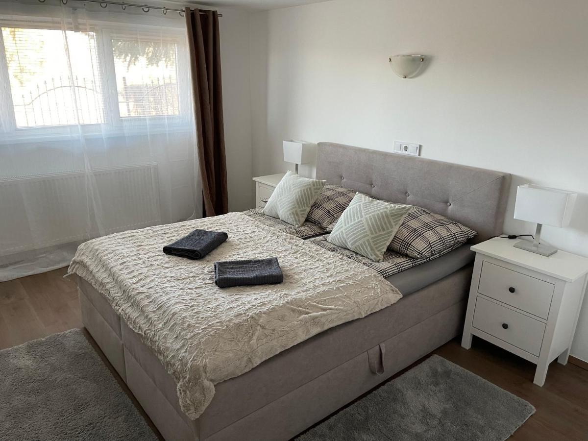 Malibu Apartman Miskolc Buitenkant foto